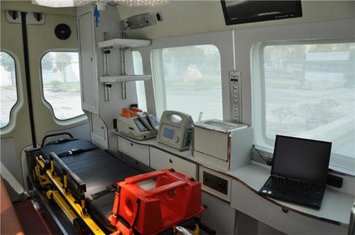 田东县救护车内部